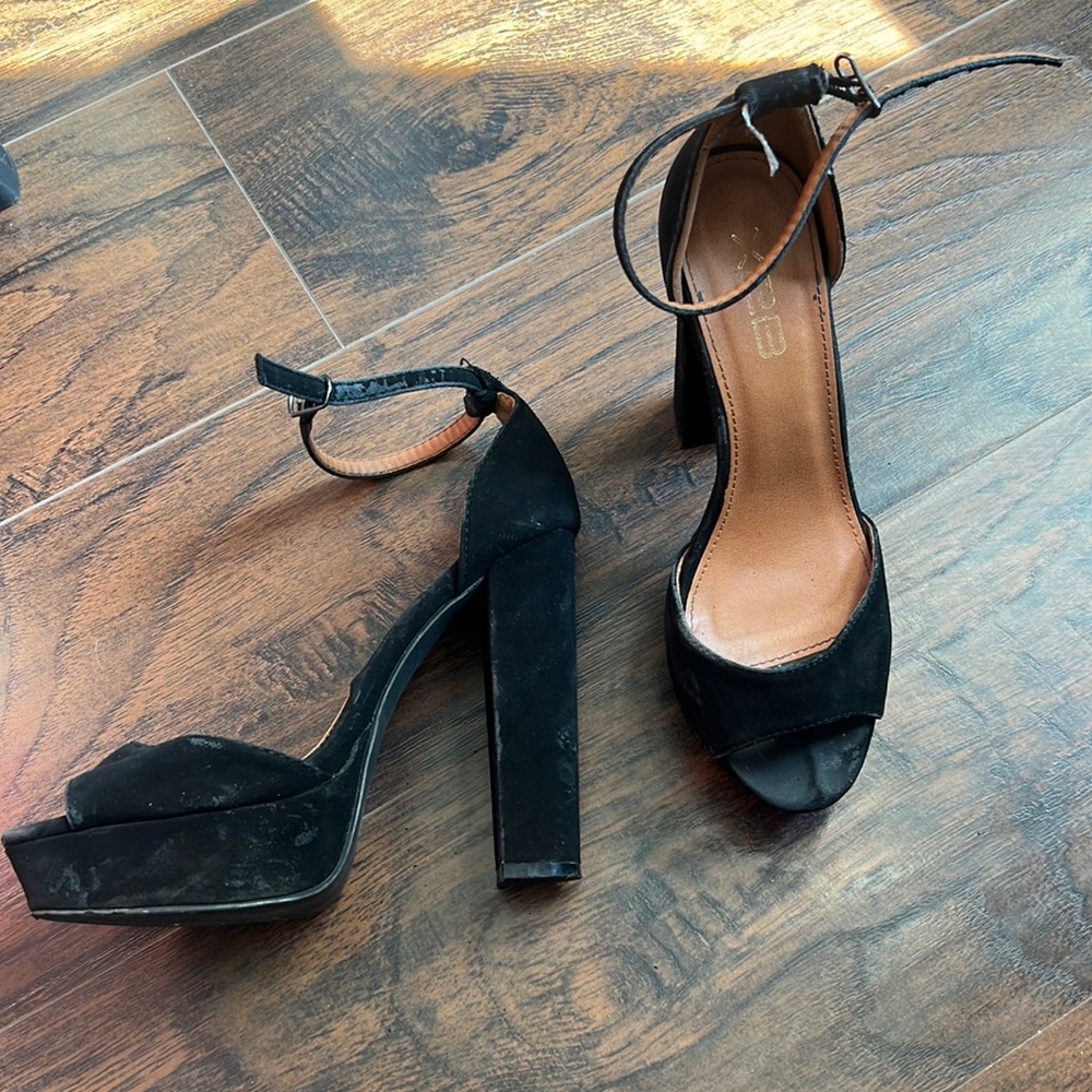 Black Ankle Strap Peep Toe-Platform Sandal 7 1/2